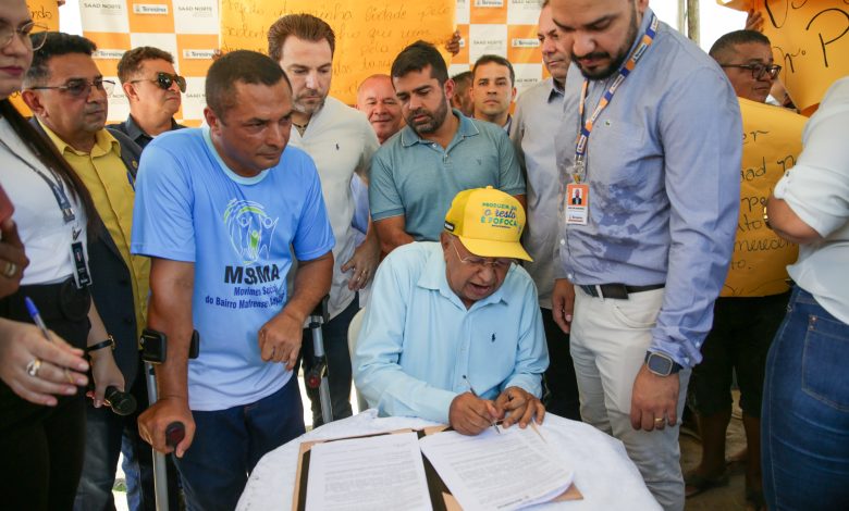 Dr. Pessoa assina ordem de serviço de pavimentação asfáltica para ruas da zona Norte de Teresina. Foto: Dantércio Cardoso